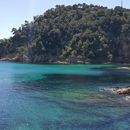 Ξενοδοχείο La Calanque 4*